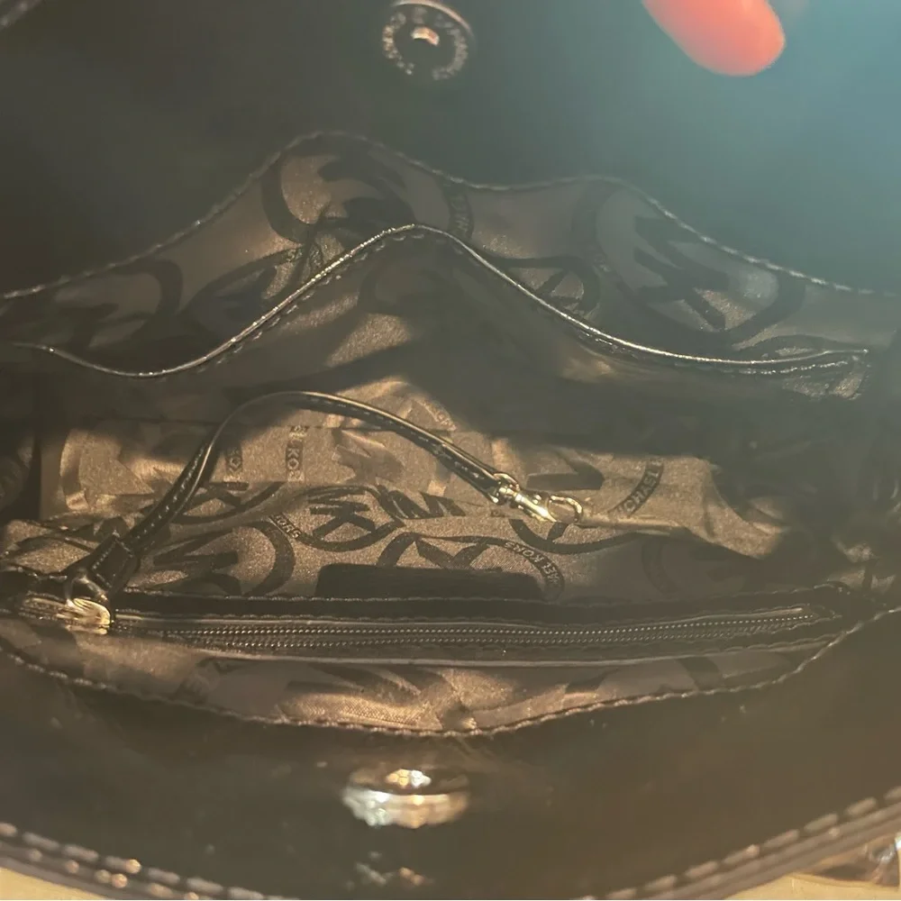 NEW Michael Kors quilted patent leather shoulder/tote bag NWOT. - Picture 8 of 12